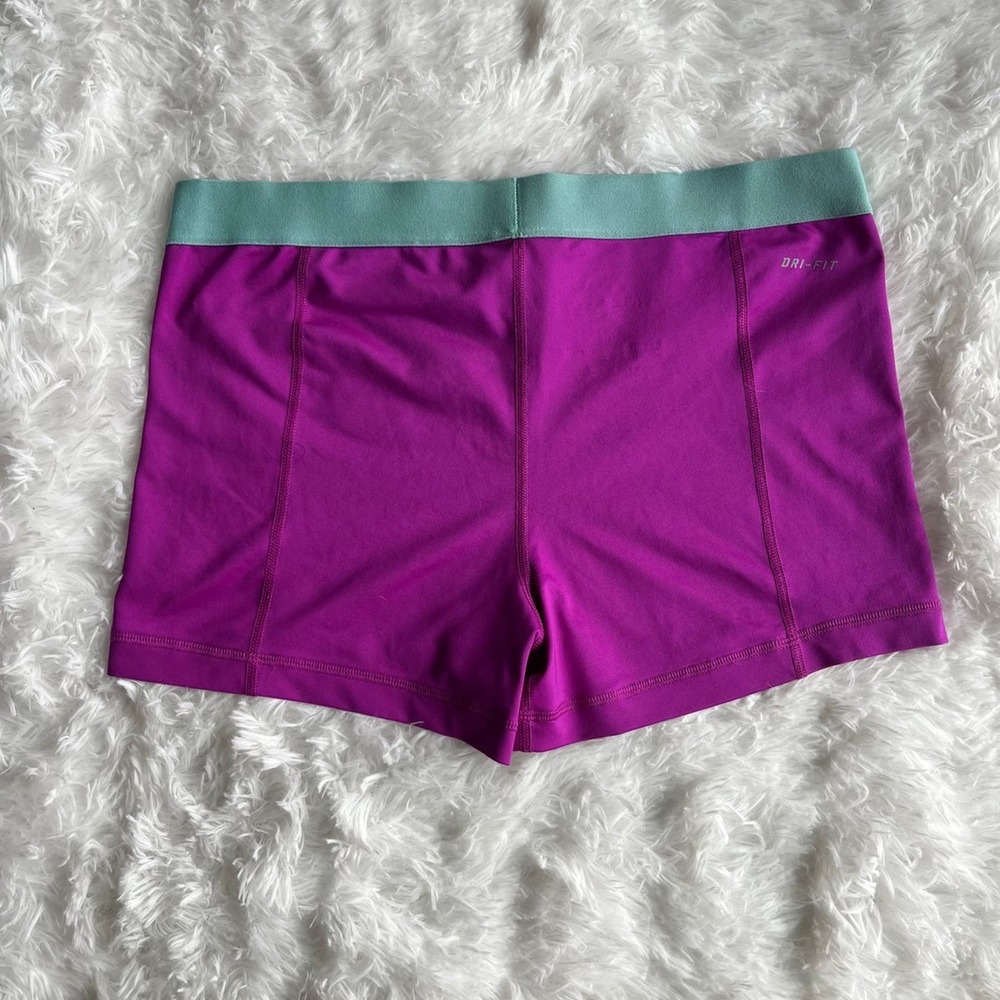 Size xl magenta Nike pro shorts